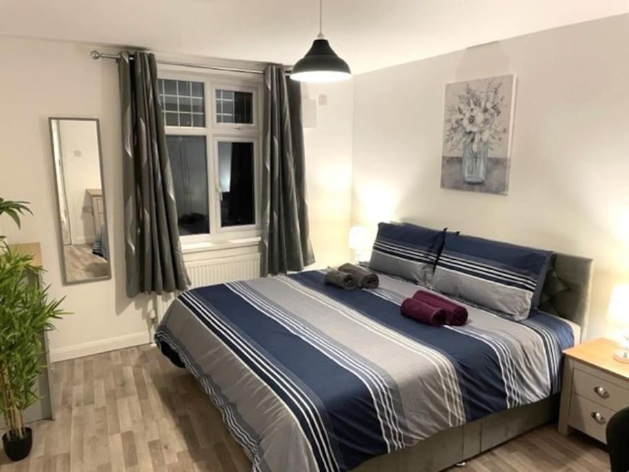 Supreme - 1 Bedroom Apart Sleeps 4 Short/Long Stay Gillingham  Exterior foto