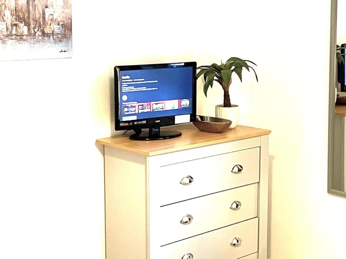 Supreme - 1 Bedroom Apart Sleeps 4 Short/Long Stay Gillingham  Exterior foto